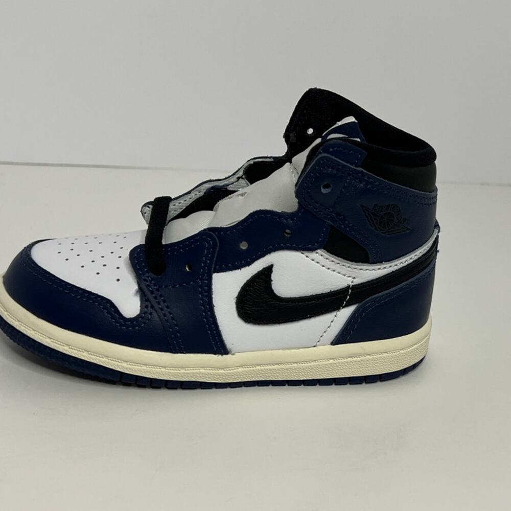 Jordan 1 Retro High OG in Midnight Navy and Black